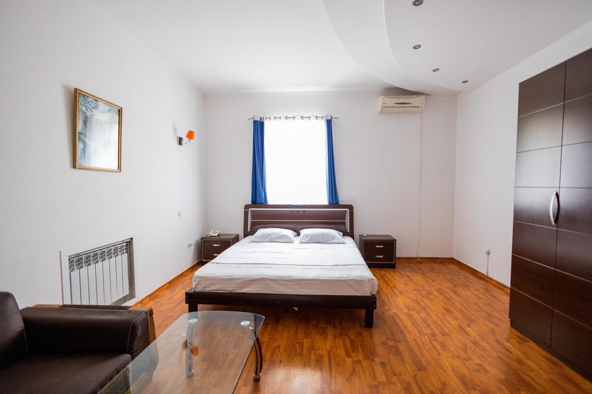 Yan Hotel Ереван Экстерьер фото